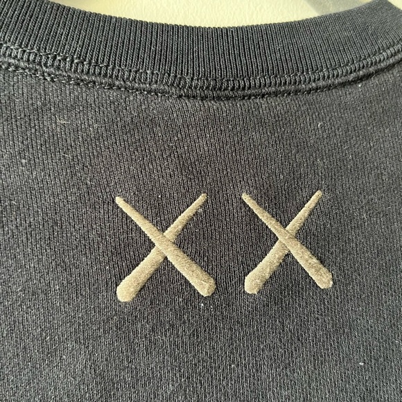 Uniqlo x KAWS Black Crewneck Sweater - Picture 6 of 8
